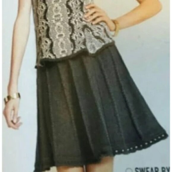 CAbi Skirt Style 884 Women’s Femme Skirt size Small - Picture 2 of 6